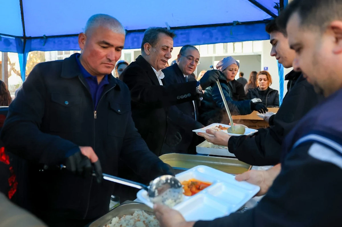 EFELER&rsquo;İN İLK İFTAR SOFRASI ALANLI MAHALLESİ&rsquo;NDE KURULDU