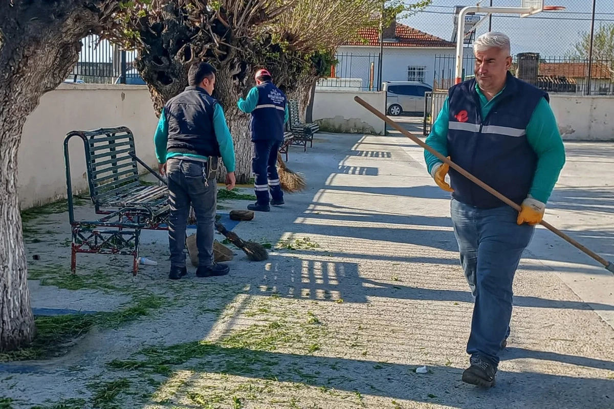 EFELER&rsquo;İN YEŞİL EKİPLERİNDEN KOCAG&Uuml;R MAHALLESİ&rsquo;NDE KAPSAMLI &Ccedil;ALIŞMA