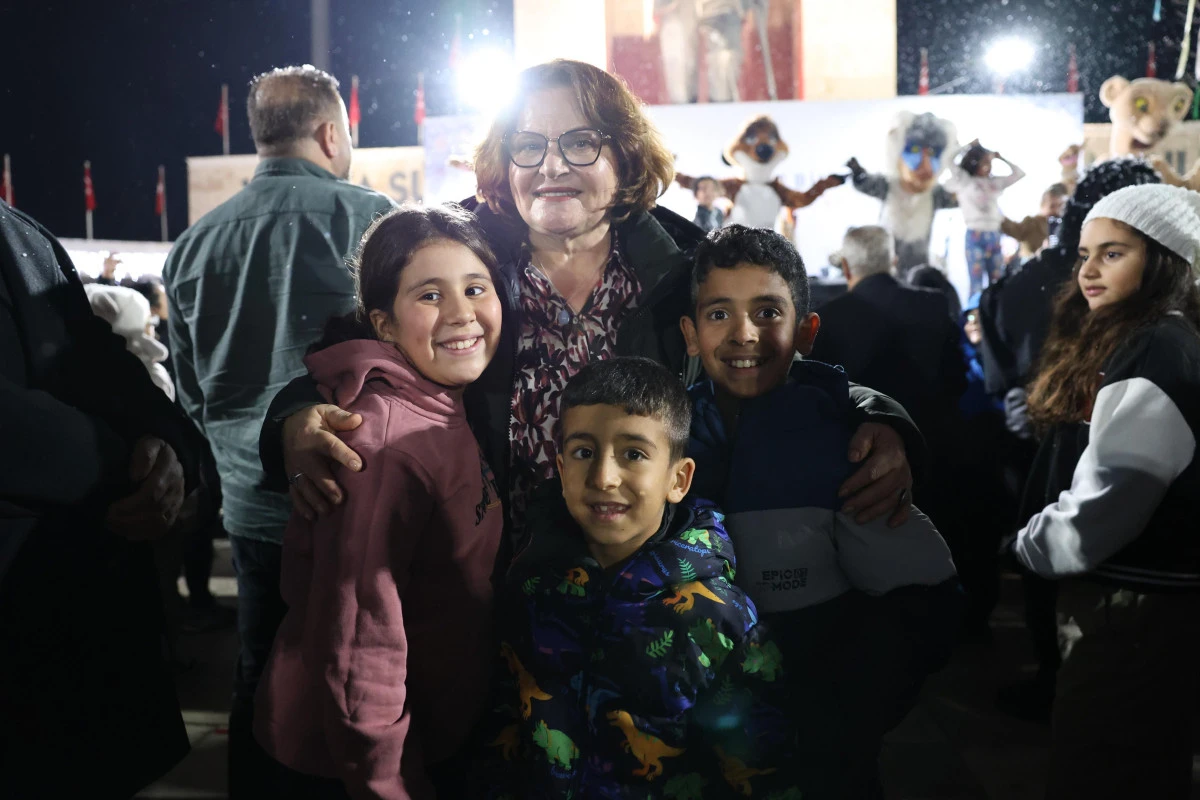 GELENEKLERDEN GELECEĞE: NARDUGAN BAYRAMI CUMHURİYET KENT MEYDANI&rsquo;NDA COŞKUYLA KUTLANDI