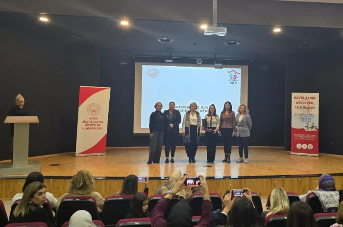 Koruyucu Aile Semineri, Aydın Aile ve Sosyal Hizmetler İl M&uuml;d&uuml;rl&uuml;ğ&uuml; tarafından Didim Ticaret Odası K&uuml;lt&uuml;r Merkezinde yapıldı.