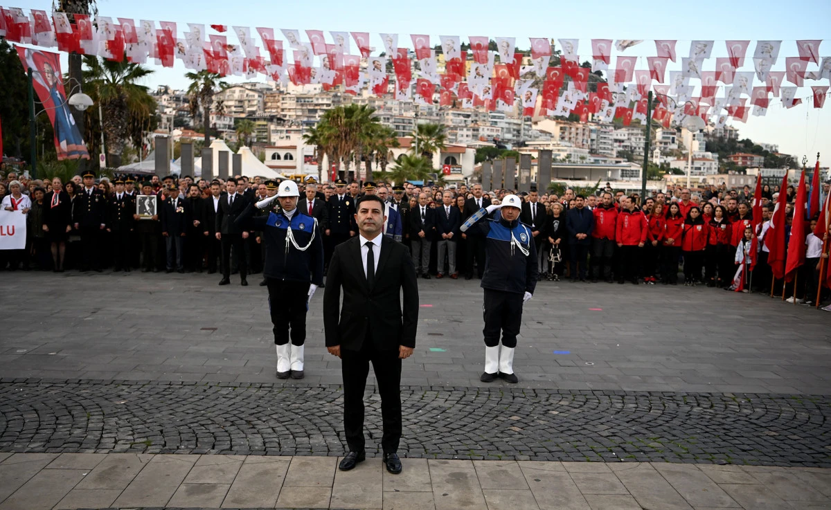 KUŞADASI ATASINI SAYGI VE ÖZLEMLE ANDI 