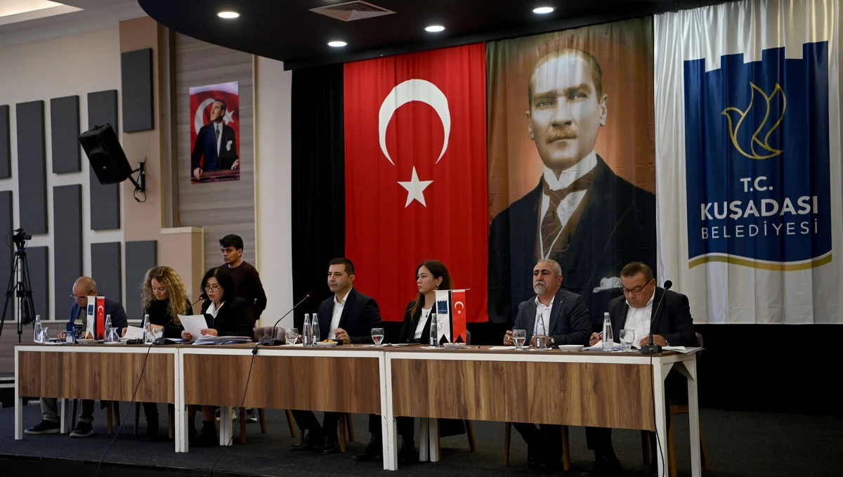KUŞADASI BELEDİYE MECLİSİ YILIN SON TOPLANTISINI YAPTI