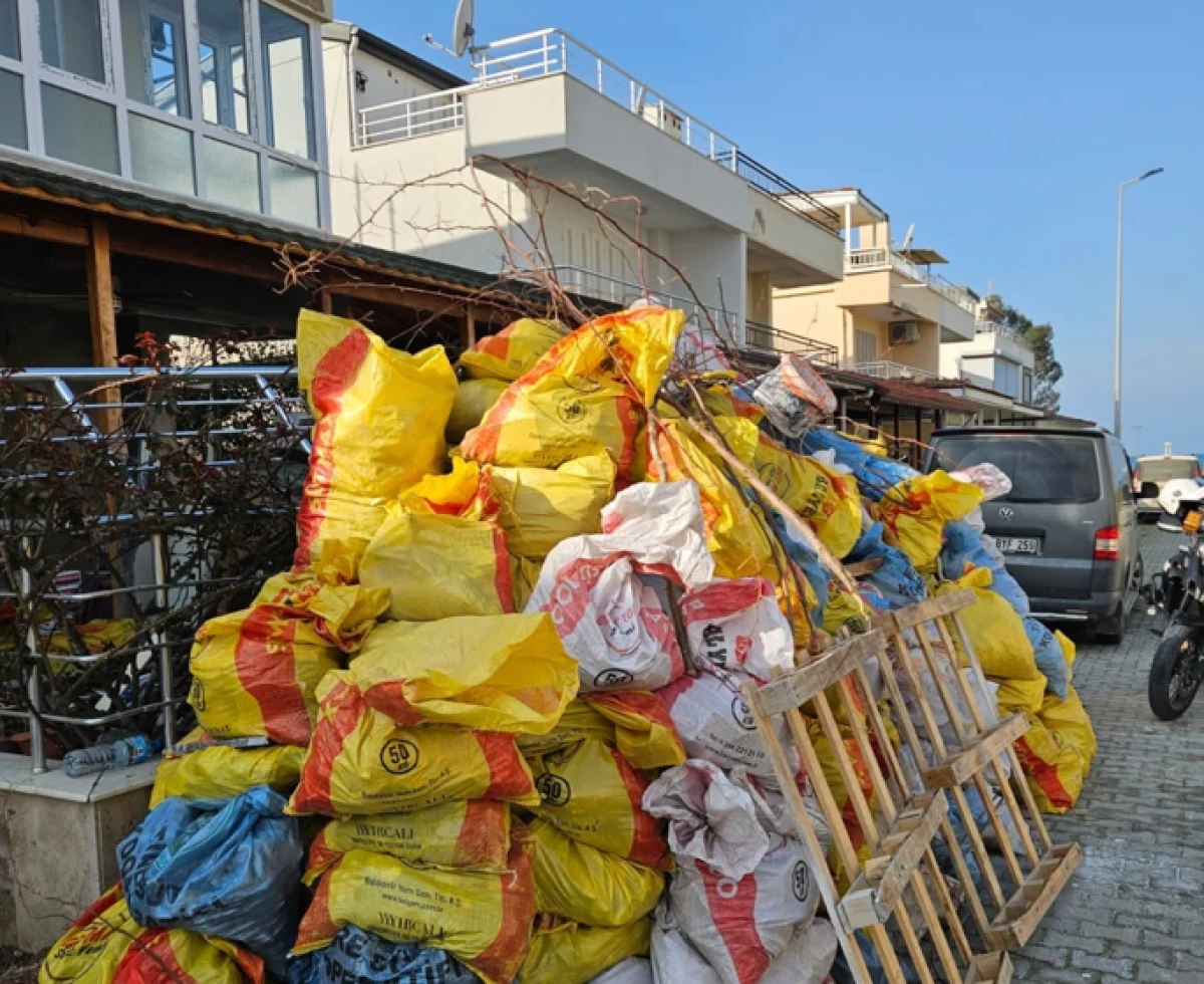 KUŞADASI BELEDİYESİ &Ccedil;EVREYİ KİRLETENLERE G&Ouml;Z A&Ccedil;TIRMIYOR