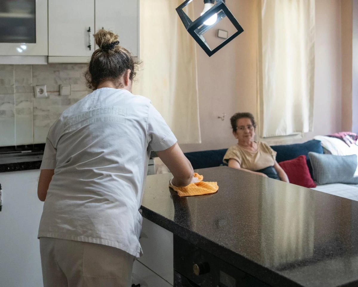 KUŞADASI BELEDİYESİ EVDE BAKIM BİRİMİYLE HAYAT DAHA KOLAY