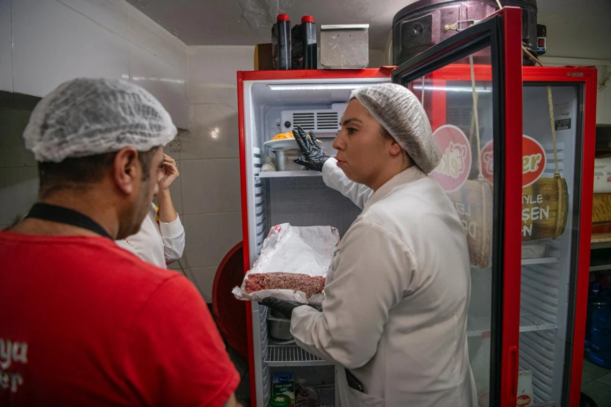 KUŞADASI BELEDİYESİ HALK SAĞLIĞI İLE OYNAYANLARI AFFETMİYOR 