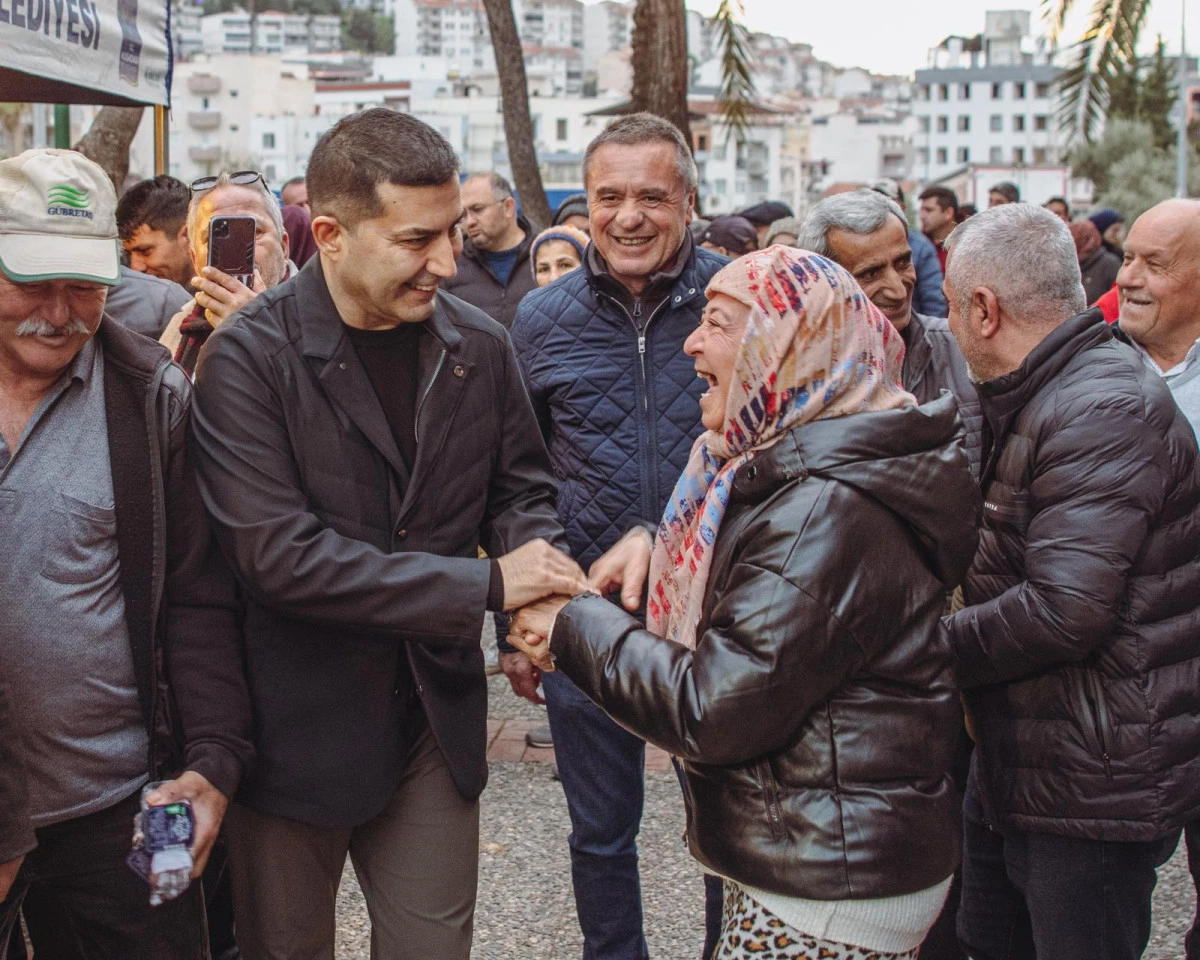 KUŞADASI BELEDİYESİ İFTAR G&Uuml;NLERİNİN İLKİ İKİ&Ccedil;EŞMELİK MAHALLESİ'NDE D&Uuml;ZENLENDİ