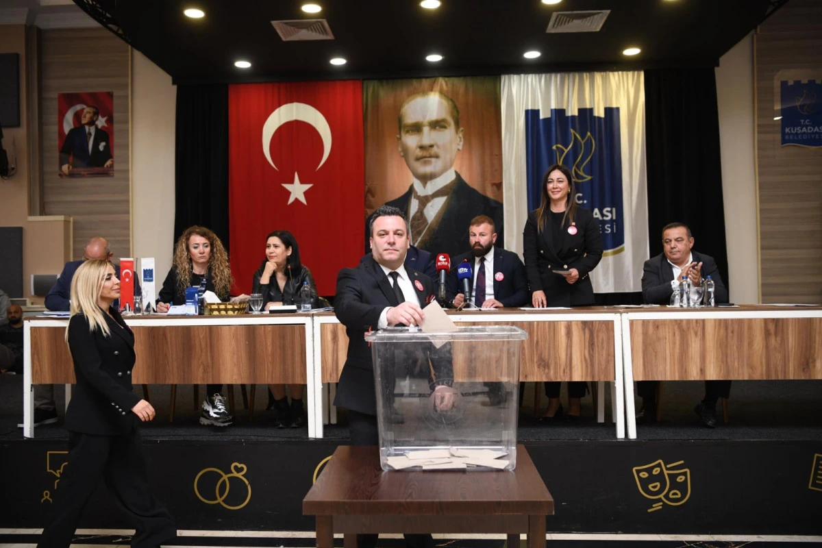 KUŞADASI BELEDİYESİ MECLİSİ&rsquo;NDE OLAĞAN &Uuml;ST&Uuml; TOPLANTI, BAŞKAN VEKİLLİĞİNE TAHSİN DEMİRTAŞ SE&Ccedil;İLDİ