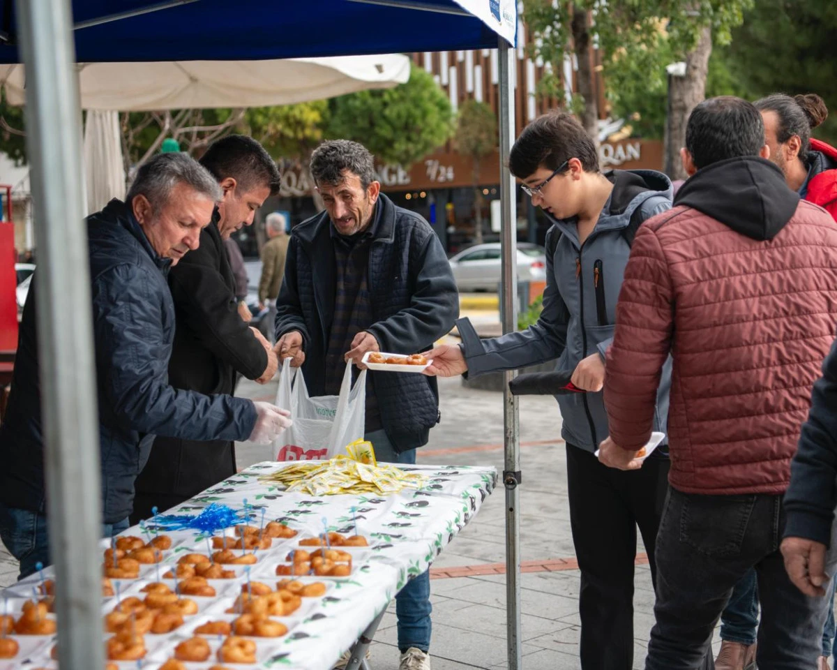 KUŞADASI BELEDİYESİ'NDEN 6 Şubat DEPREM ŞEHİTLERİ İ&Ccedil;İN KUR'AN VE LOKMA HAYRI