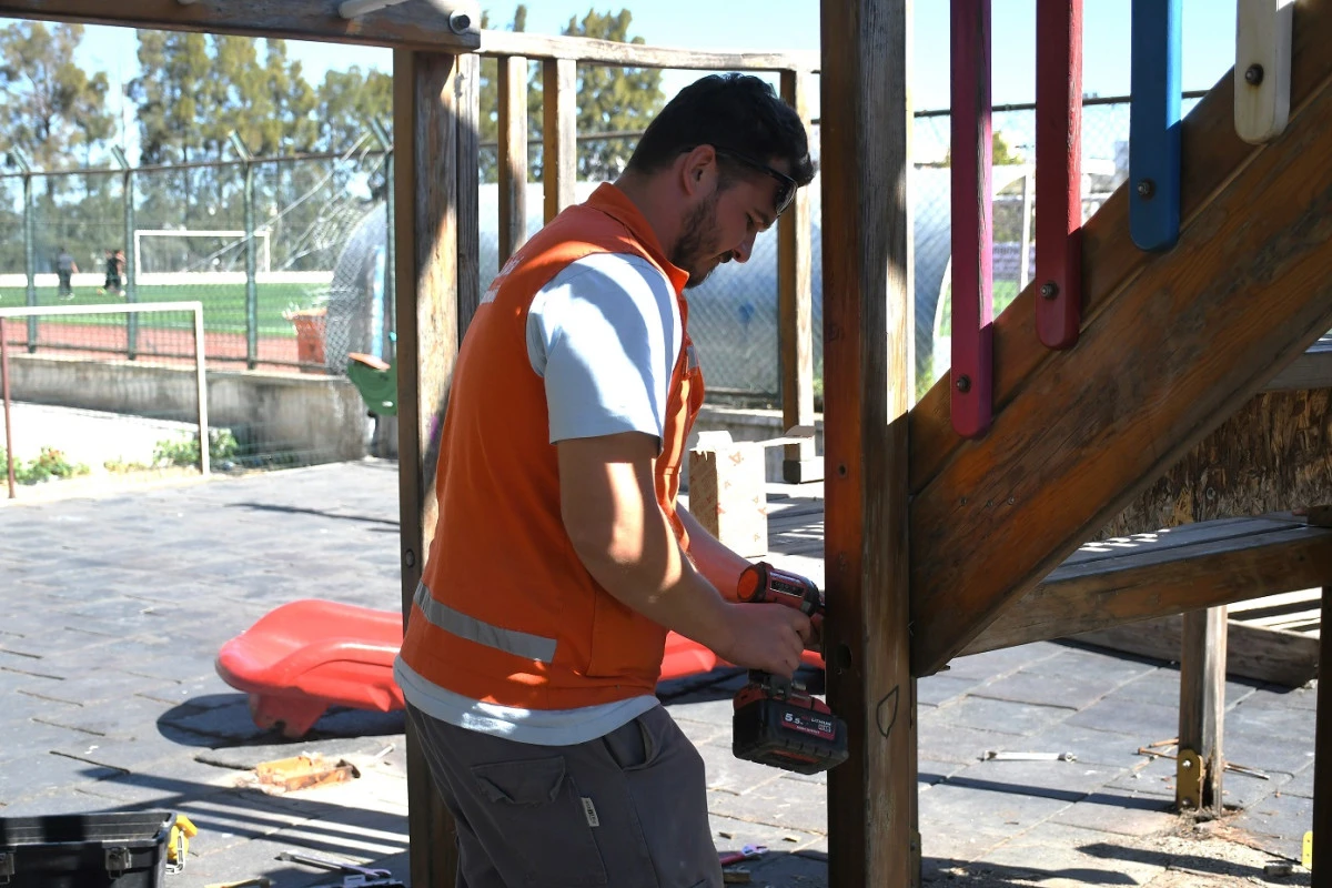 KUŞADASI BELEDİYESİ&rsquo;NDEN &Ccedil;OCUKLAR İ&Ccedil;İN G&Uuml;VENLİ OYUN ALANLARI