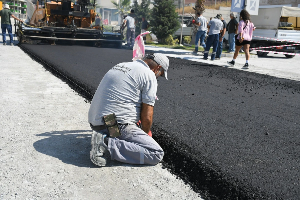 KUŞADASI BELEDİYESİ&rsquo;NDEN DEĞİRMENDERE&rsquo;DE ASFALT MESAİSİ