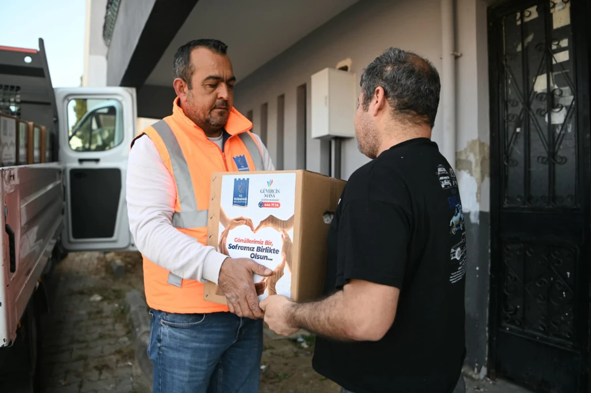 KUŞADASI BELEDİYESİ'NDEN İHTİYA&Ccedil; SAHİPLERİNE D&Uuml;ZENLİ GIDA DESTEĞİ