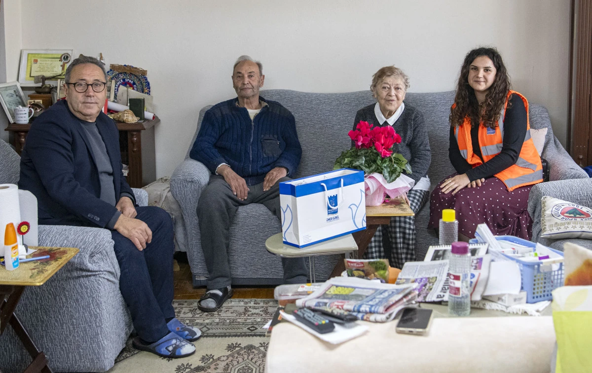 KUŞADASI BELEDİYESİ’NDEN OSMAN AMCAYA ANLAMLI ZİYARET