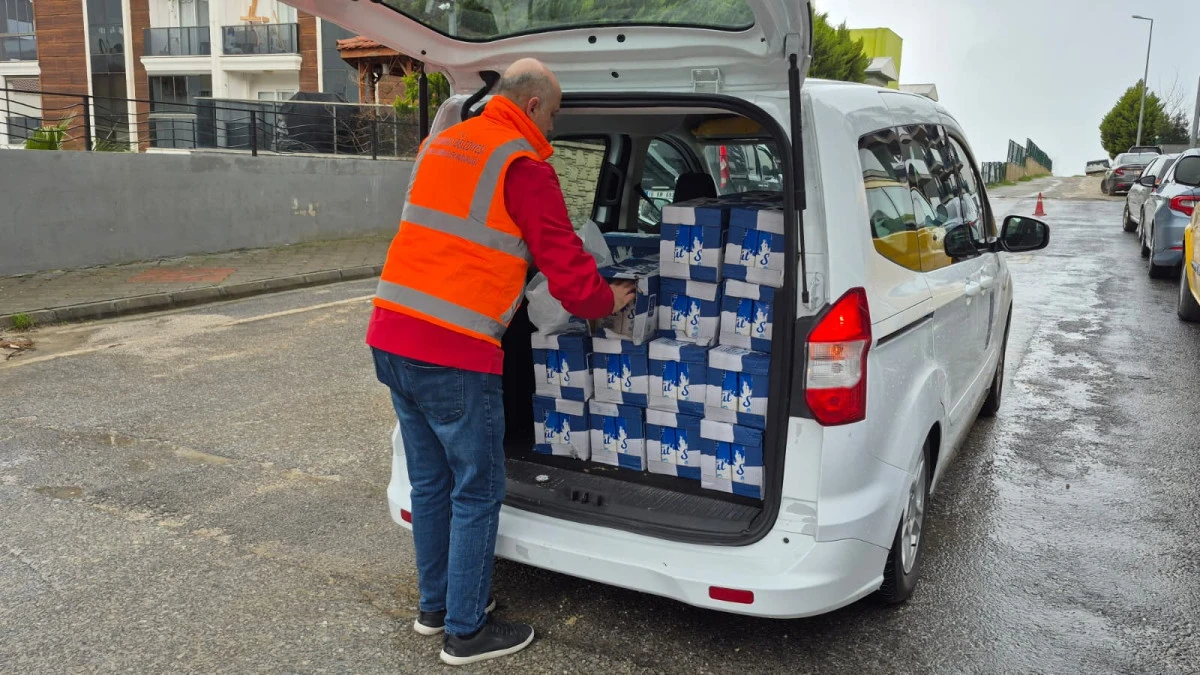 KUŞADASI BELEDİYESİ'NİN S&Uuml;T DESTEĞİ B&Uuml;Y&Uuml;YEREK S&Uuml;R&Uuml;YOR