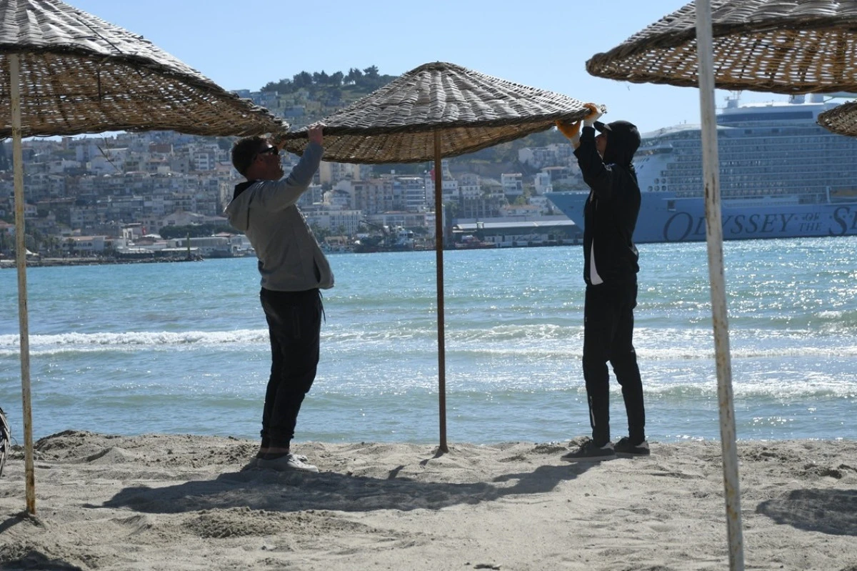 KUŞADASI PLAJLARINDA SEZON HAZIRLIĞI BAŞLADI     