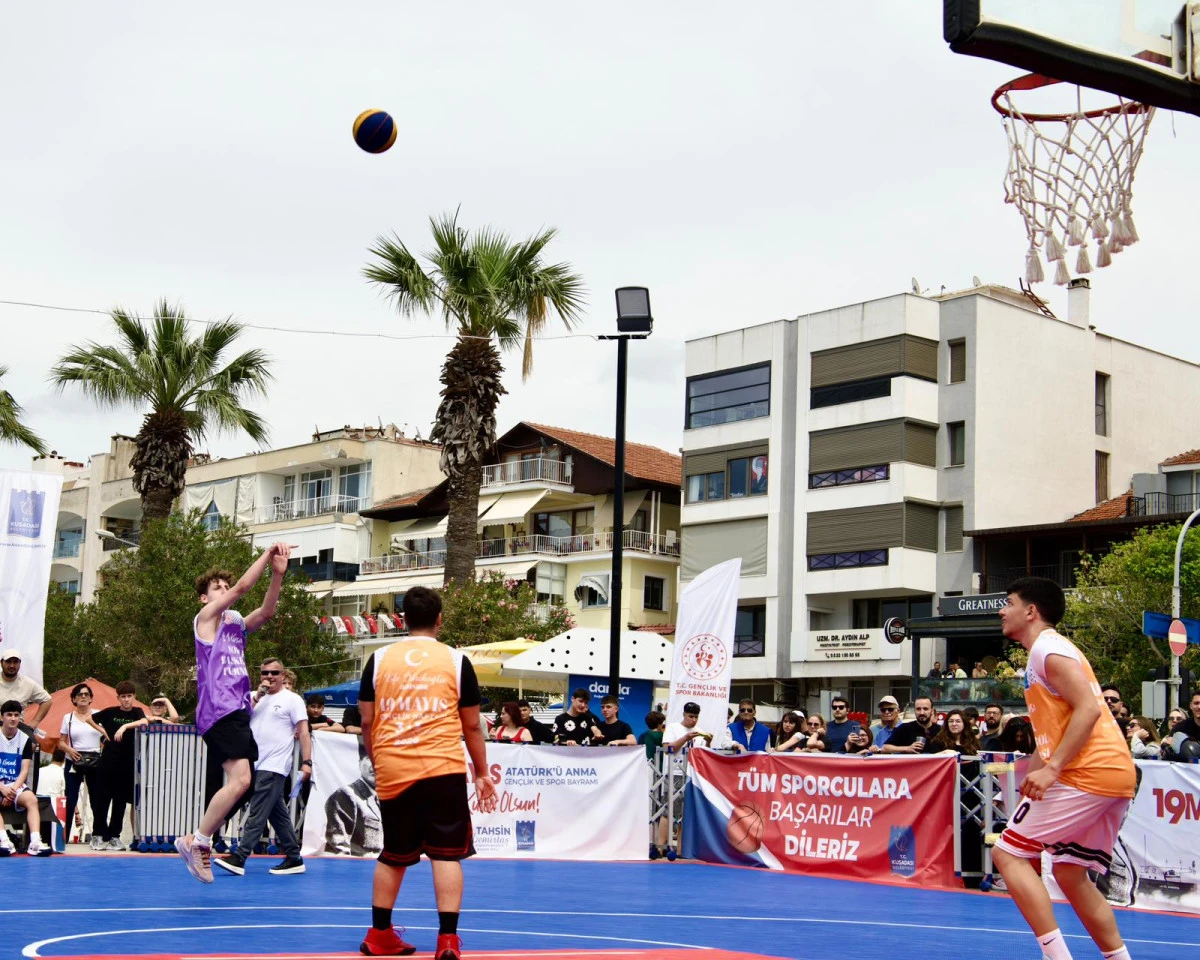 KUŞADASI'NDA 19 MAYIS COŞKUSU 3x3 BASKETBOL TURNUVASI İLE BAŞLADI