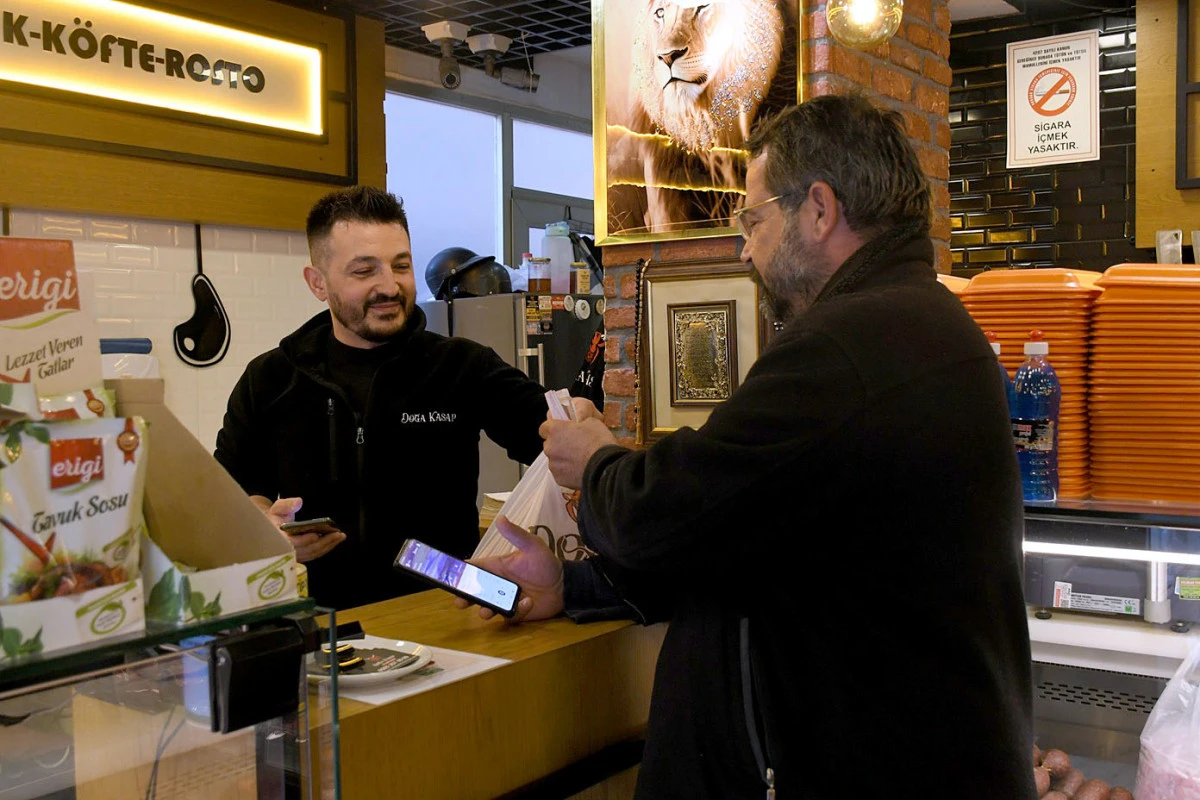 KUŞADASI’NDA ADALI KART AİLESİ GİDEREK BÜYÜYOR