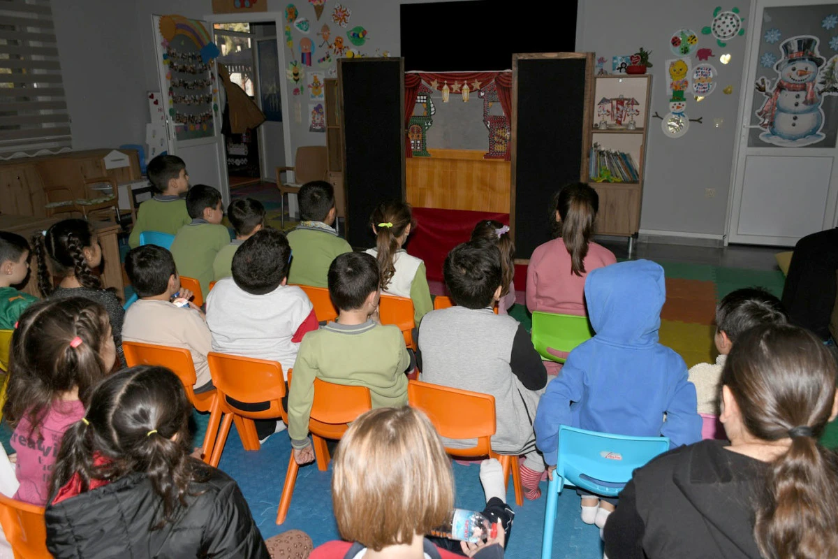 KUŞADASI&rsquo;NDA &Ccedil;OCUKLAR &lsquo;G&Ouml;LGE OYUNU&rsquo; ETKİNLİĞİ İLE DOYASIYA EĞLENDİ