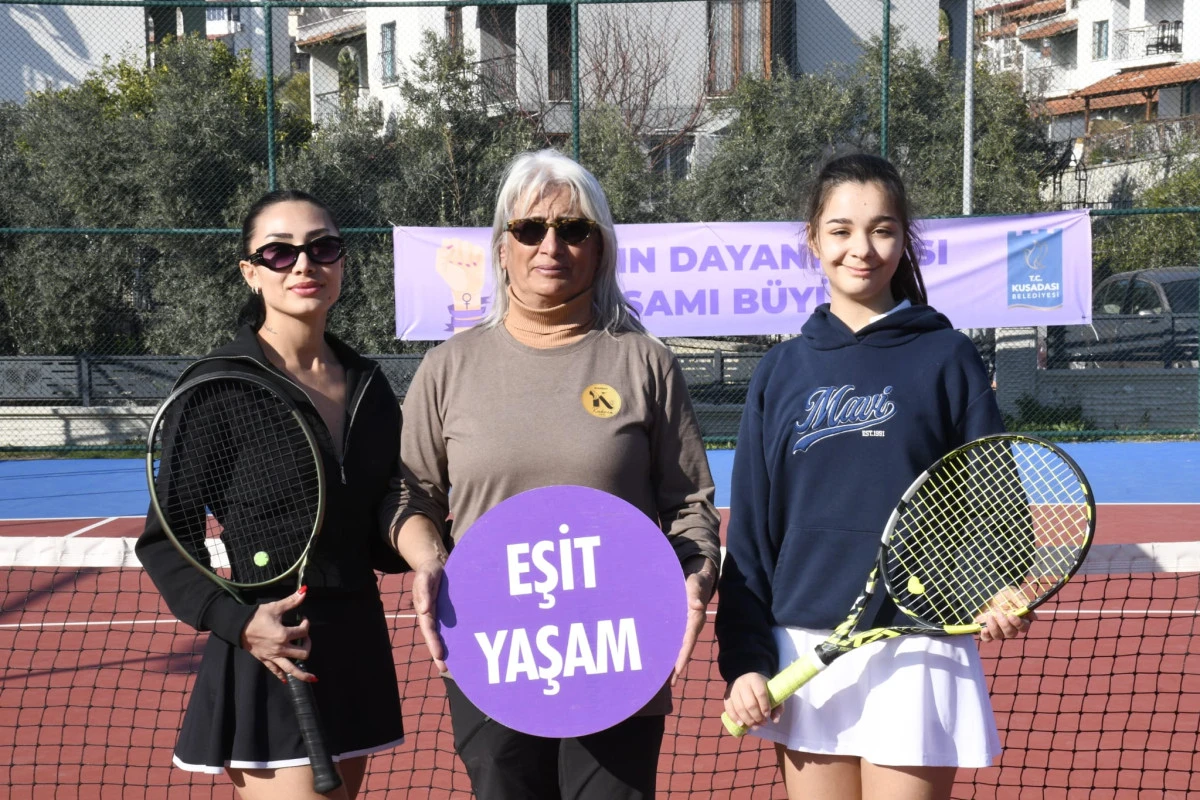 KUŞADASI&rsquo;NDA RAKETLER KADINLAR G&Uuml;N&Uuml; İ&Ccedil;İN KORTA &Ccedil;IKTI