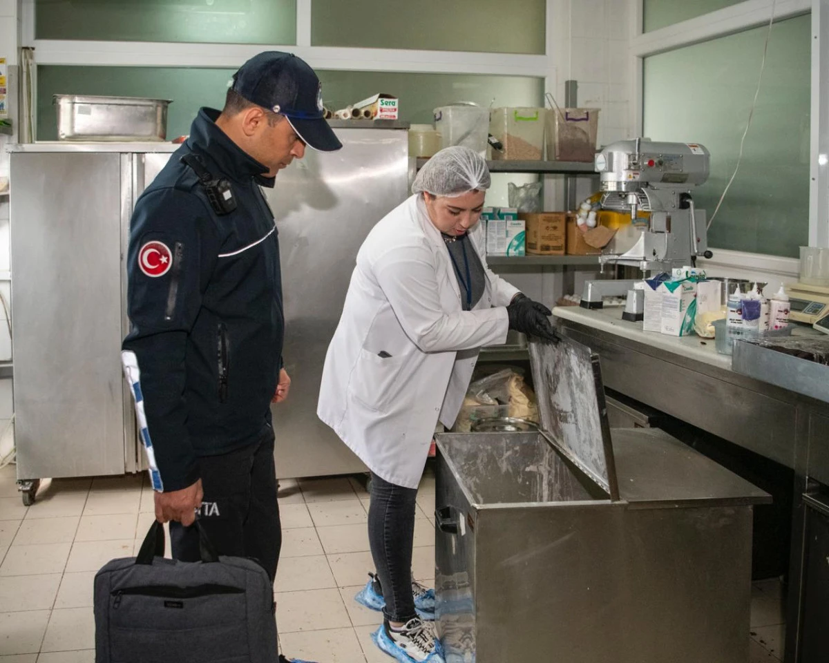 KUŞADASI&rsquo;NDA RAMAZAN &Ouml;NCESİ FIRINLARA DENETİM