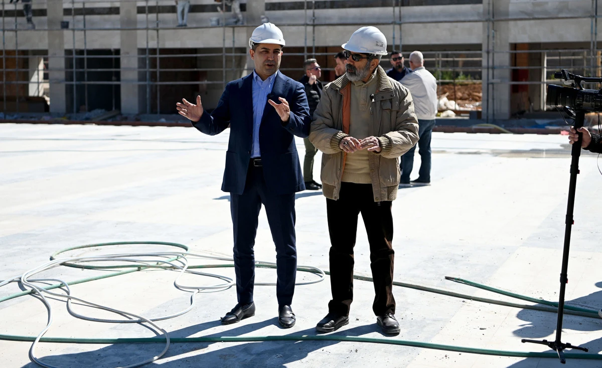 KUŞADASI&rsquo;NIN KENT MEYDANINA KAVUŞMASINA SAYILI G&Uuml;NLER KALDI