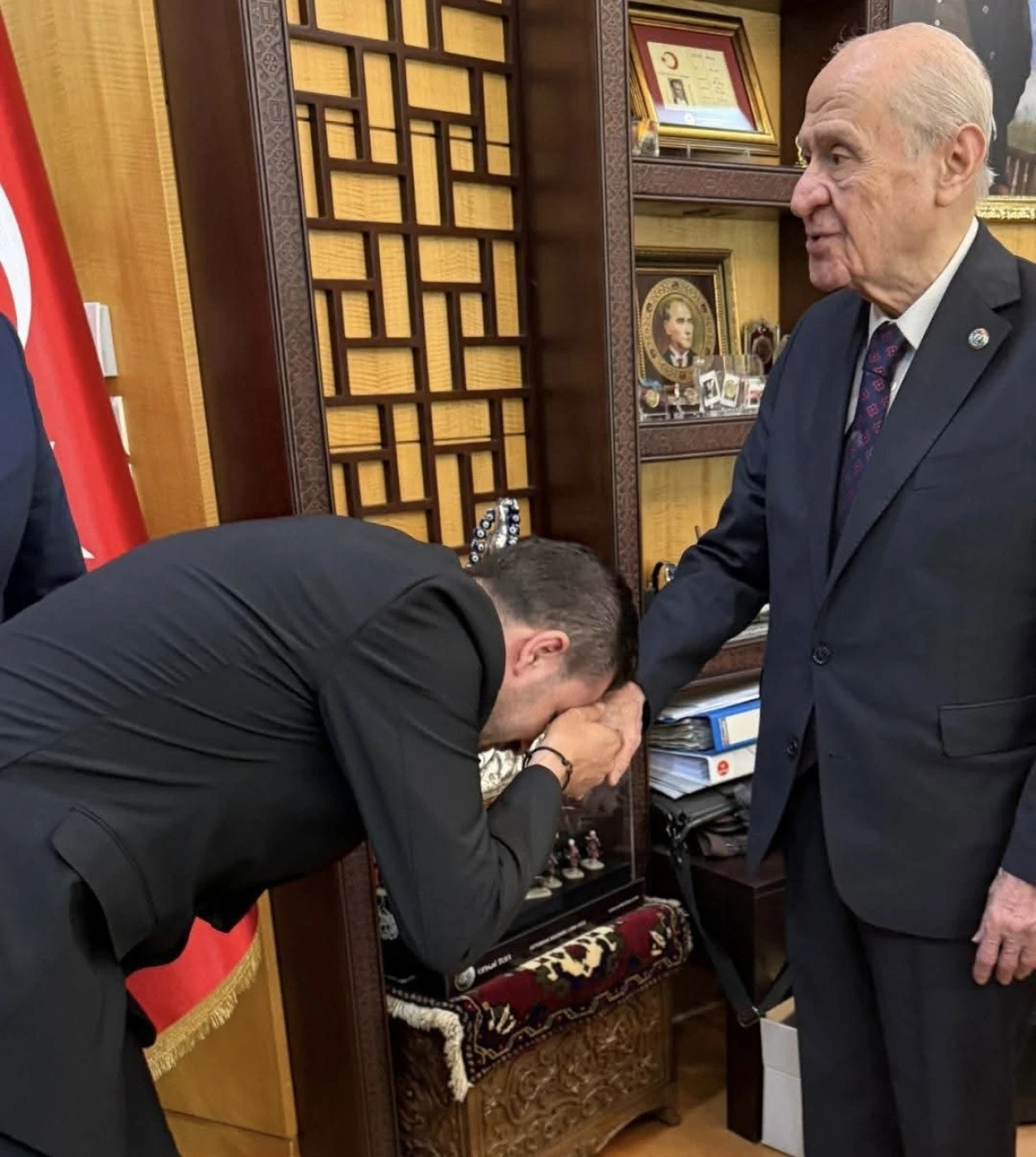 MHP'li Emrah Irsık’tan Genel Başkan Bahçeli’ye Destek Ziyareti...