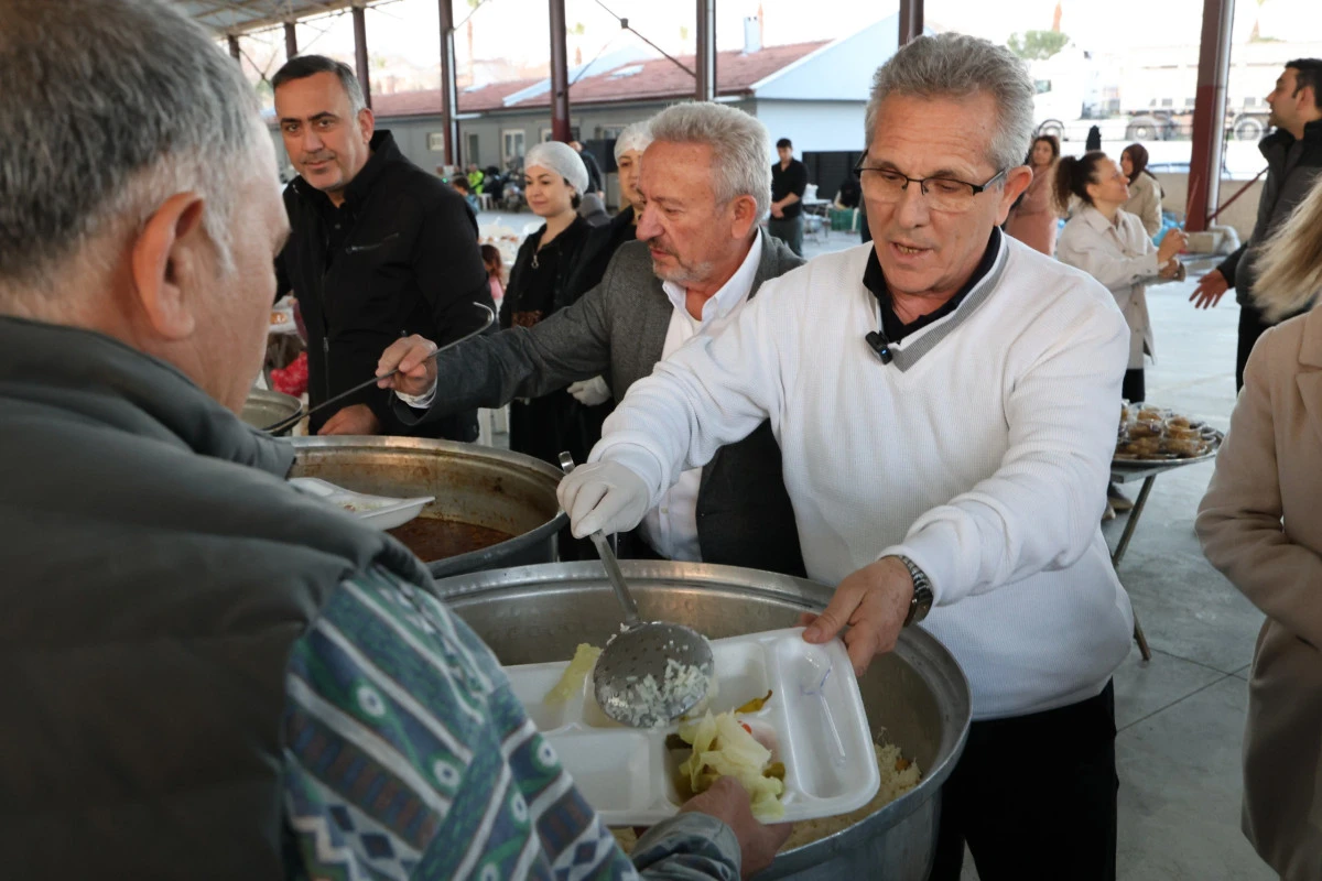 Nazilli Belediyesi Turan Mahallesi&rsquo;nde g&ouml;n&uuml;l sofrası kurdu