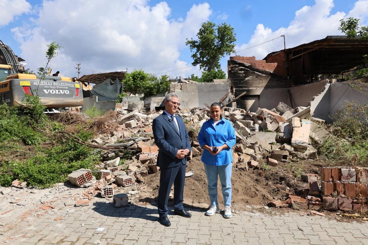 Nazilli&rsquo;de 25&rsquo;inci metruk bina yıkıldı