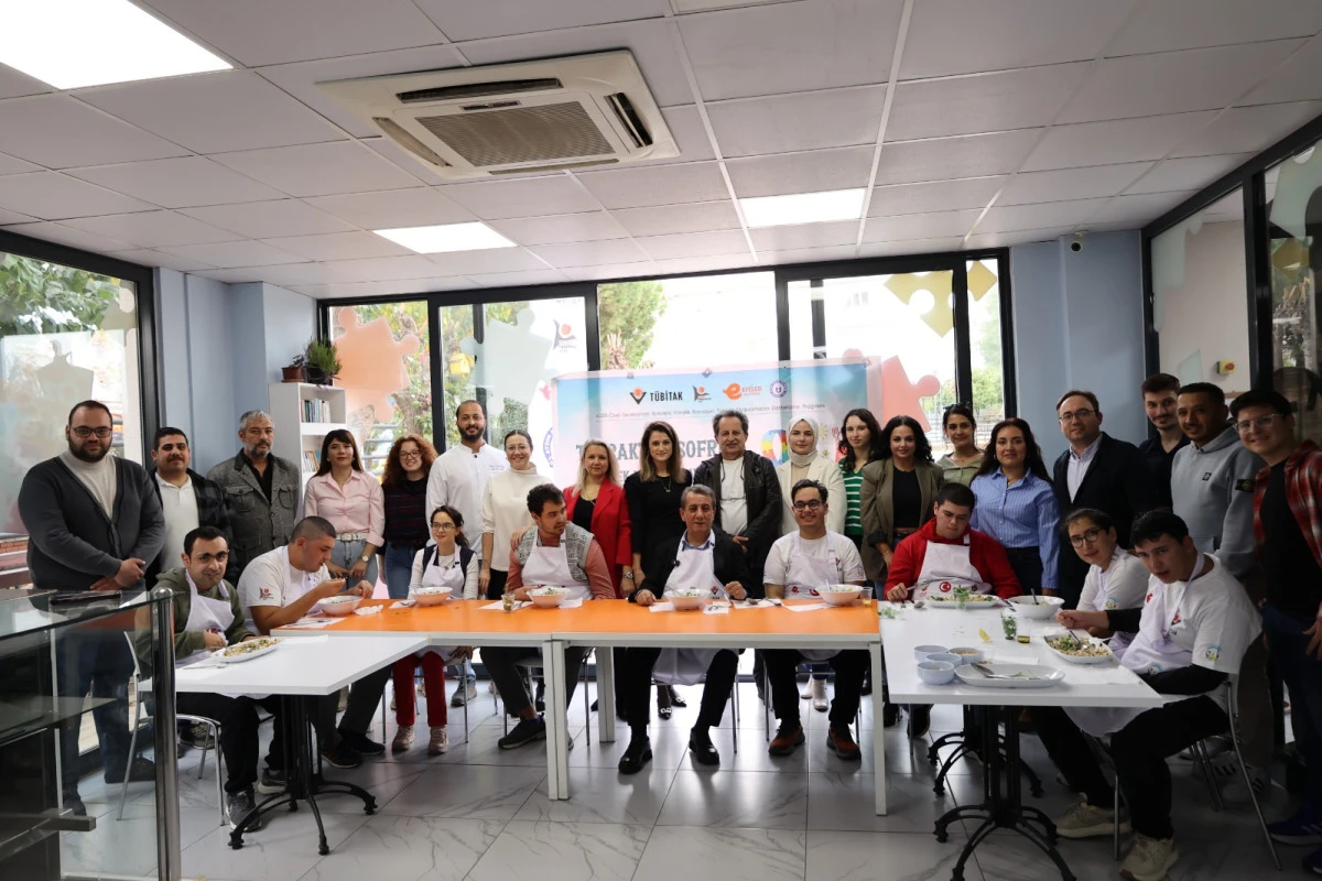 OTİZM YAŞAM MERKEZİ BAŞKAN ANIL YETİŞKİN İLE G&Uuml;&Ccedil;LENEREK B&Uuml;Y&Uuml;YOR